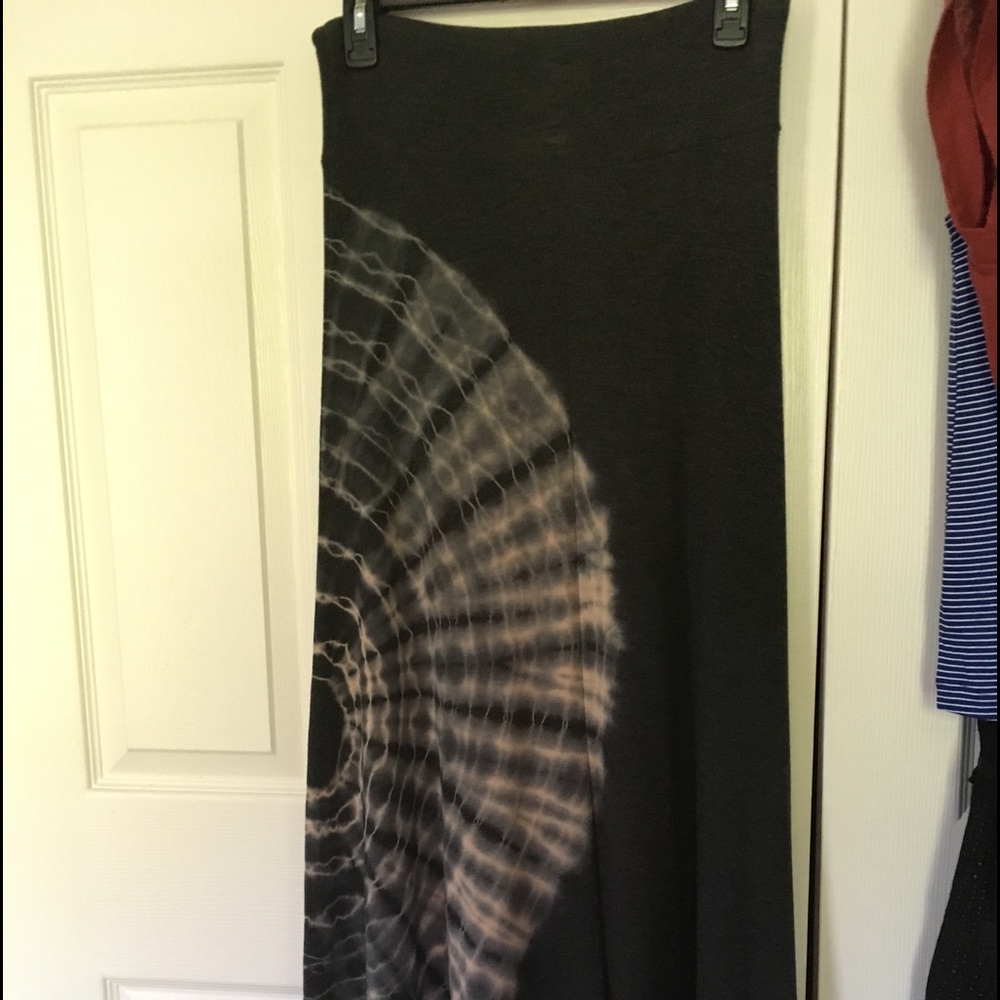 Long         Ty skirt